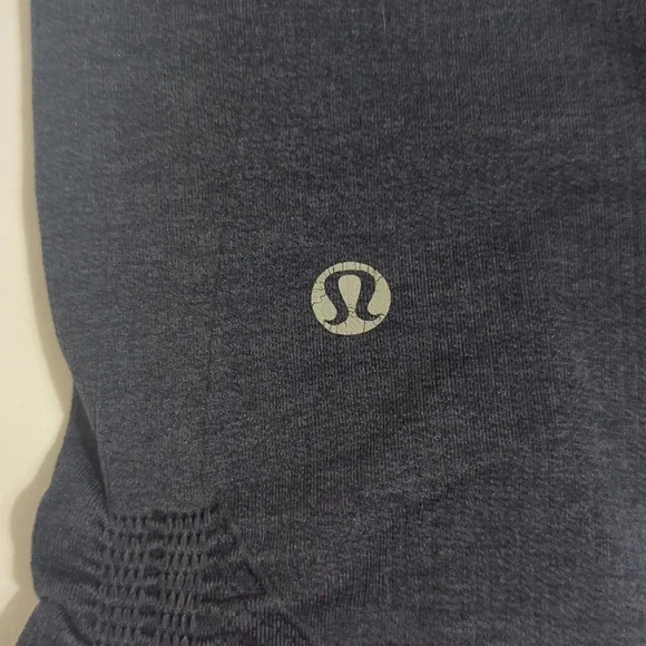 Lululemon In The Flow Crop, Color Inkwell Size 4 - Picture 15 of 16